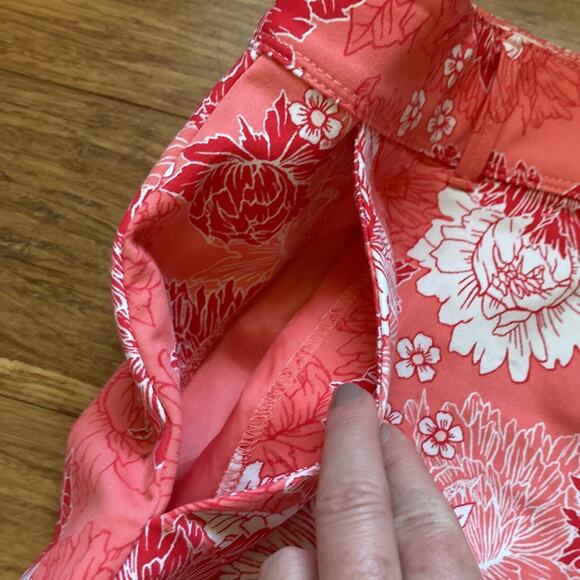 Isaac Mizrahi Coral/Red Floral Shorts, Size 10 - Picture 3 of 8